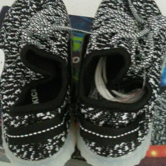 Prism Kids Light Up Shoes - Picture 3 of 4